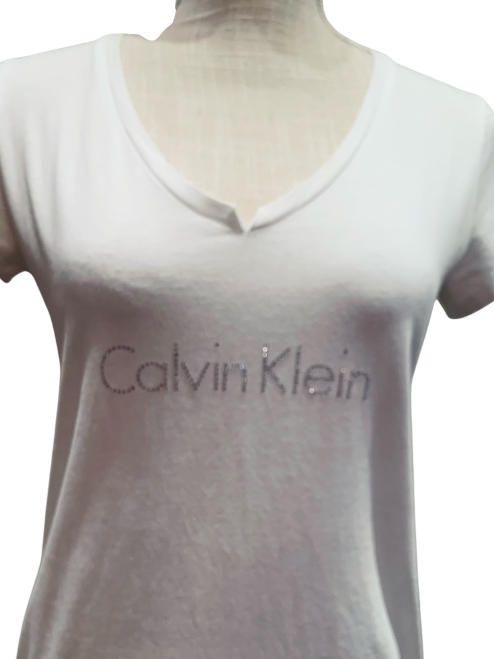 CALVIN KLEIN RHINESTONE-EMBELLISHED SHORT SLEEVE TEE. EXCELLENT CONDITION!